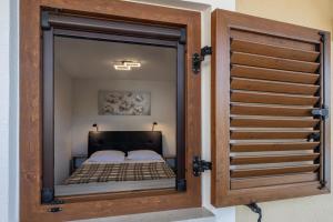 a bedroom with a mirror and a bed at Casa Romina in Višnjan