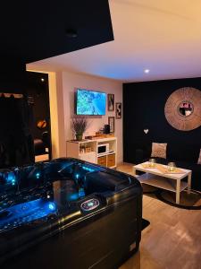 Et tv og/eller underholdning på Love Room & Spa, L'Atelier des Sens