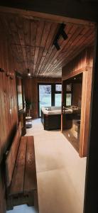 een grote kamer met een bed en een bank bij Wellness house Svjetlost in Jahorina