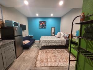 Et tv og/eller underholdning på Jungle Oasis By Busch Gardens USF and Amphitheater