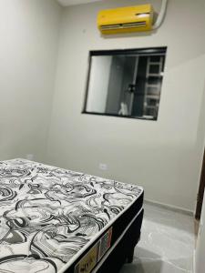 a mattress sitting in a room with a mirror at Bertioga Rio da Praia in Bertioga +1 photo