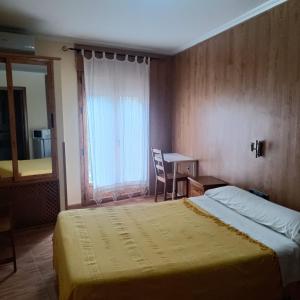 En eller flere senge i et værelse på Hostal Los Palancares + 6 billeder