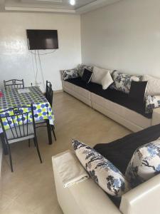 Et opholdsområde på Magnifique Appartement à Louer C14 Jnane Dalya