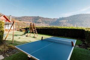 Bordtennis på Harmony Homes Saint-Amarin - Indoor Pool Sauna & Spa eller i nærheden