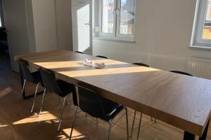 Fotografie z fotogalerie ubytování Cozy City Center Designer Apartment for 10 People v destinaci Wiener Neustadt + 9 fotografií