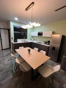 Køkken eller tekøkken på Villa Esencia La Fortuna