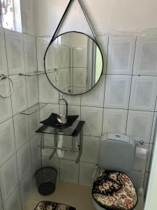 a bathroom with a mirror and a toilet and a sink at CASA TEMPORADA PRADO-BA in Prado +12 photos