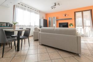 Et tv og/eller underholdning på idromassaggio 5 stelle 3 bed Barbecue Parking