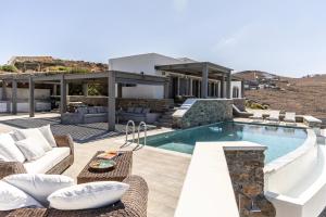 une villa avec piscine et une maison dans l'établissement Villa Glaronisi Kea, à Otziás