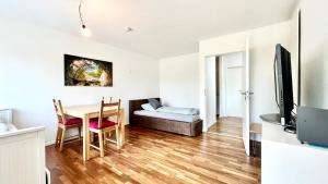 a living room with a table and a couch at Horizon Apartments in Memmingen