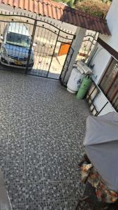 an aerial view of a patio with an umbrella and a car at Cabaña el Rincon Del Lago in Paipa +1 photo