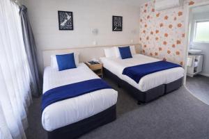 En eller flere senge i et værelse på Tower Road Motel