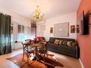 a living room with a table and a couch at FORTUNA ORO in montagna in Spormaggiore