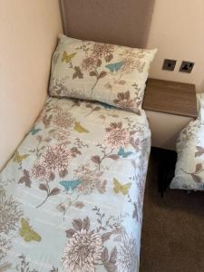 Giường trong phòng chung tại Turnberry Holiday Park