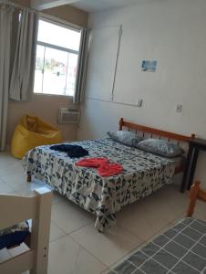 En eller flere senge i et værelse på Suíte Praia Saudade e Beto Carrero