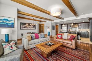 Køkken eller tekøkken på Edgemont 2401 - Luxury Ski-in Ski-out Condo