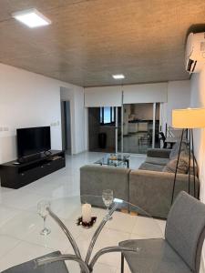 Et tv og/eller underholdning på Departamento amplio con cochera, Av Sarmiento 645