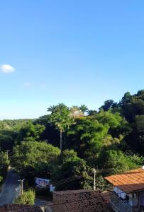 a view of a mountain with trees and a road at Aconchego particular in Guaramiranga