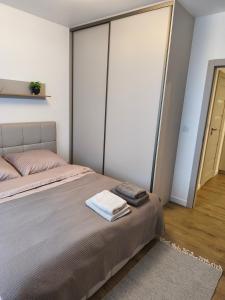 Postel nebo postele na pokoji v ubytování Apartament Wysoka + 6 fotografií