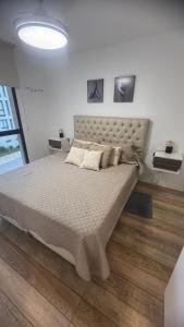 a bedroom with a large bed in a room at Carlos Paz-Lake Towers in Villa Carlos Paz +41 photos