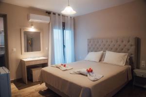a bedroom with a bed with two towels on it at PORTO TIMONI in Afionas