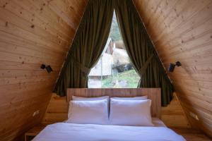 En eller flere senge i et værelse på Machakhela inn - Winery and Resort