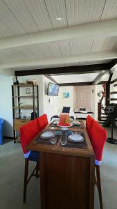 Khu vực ghế ngồi tại Chalé búzios +49 ảnh