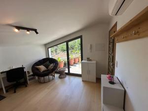 Et tv og/eller underholdning på Cozy Studio & Patio in Funchal