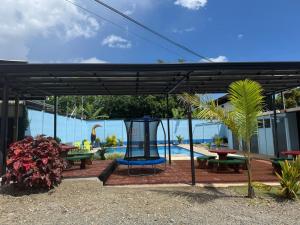 a pavilion with picnic tables and a playground at Apartamento una habitación in San Isidro de El General