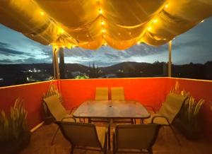 En balkon eller terrasse på Casa Amapolas Oaxaca + 12 billeder