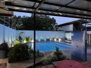 a swimming pool in the middle of a building at Hospedaje Eli 09 in Pavones