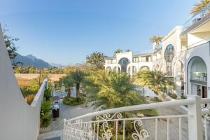 En generel udsigt til bjerge eller udsigt til bjerge taget fra resortet