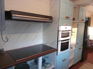 Køkken eller tekøkken på lake District cottage + 21 billeder