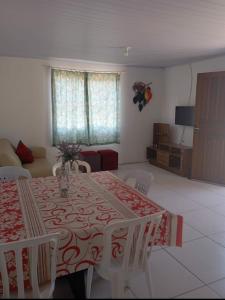 TV/trung tâm giải trí tại Casa praia picarras centro