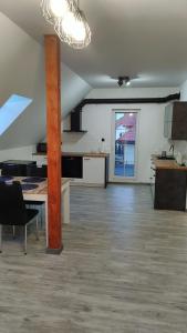 Køkken eller tekøkken på Apartamenty całoroczne Ślesin