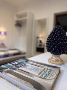 En eller flere senge i et værelse på Cozy Apartment with Lovely Terrace