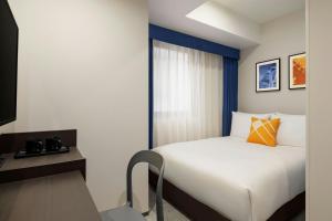 En eller flere senge i et værelse på Four Points Flex by Sheraton Tokyo Shibuya West + 6 billeder