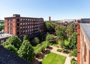 Vườn quanh Landing Incredible 1BD Courtyard