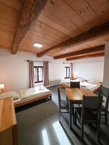 Postel nebo postele na pokoji v ubytování Pivovar Mlýn + 45 fotografií