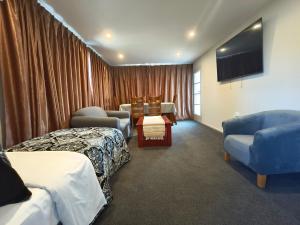 En eller flere senge i et værelse på Willowbank Motel