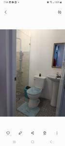 Et badeværelse på Apartamentos La Mina