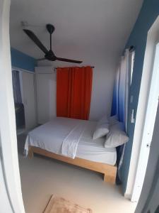 En eller flere senge i et værelse på Apartamentos La Mina