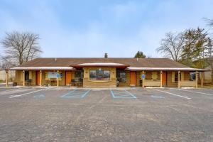 an empty parking lot in front of a building at Ski, Explore, Bring Pets! Studio 5 Mi to Pine Knob in City in the Village of Clarkson