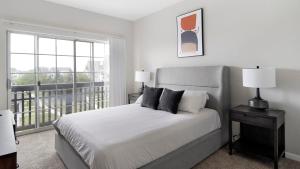 Postel nebo postele na pokoji v ubytování Landing at The Villages at Canterfield - 1 Bedr...