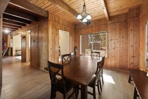 Ảnh trong thư viện ảnh của The Hidden Pines Mountain Home by Navigate Stays ở Running Springs