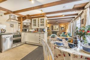 Køkken eller tekøkken på 3 Bed in Padstow oc-h28928