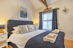 En eller flere senge i et værelse på 3 Bed in Padstow oc-h28928