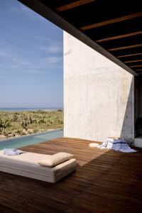 Afbeelding uit fotogalerij van Casa Nopales Beachfront Brutalist Villa in Santa María Tonameca