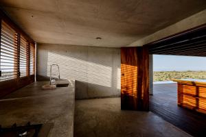 Afbeelding uit fotogalerij van Casa Nopales Beachfront Brutalist Villa in Santa María Tonameca