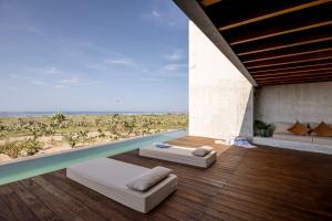 Afbeelding uit fotogalerij van Casa Nopales Beachfront Brutalist Villa in Santa María Tonameca +42 foto's